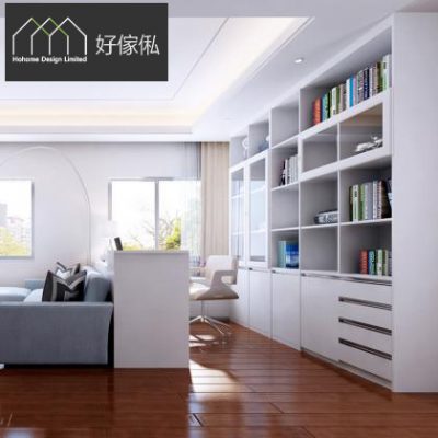 客廳連書房訂造傢俬3D圖，左前方灰布梳化配抱枕，右邊一整幅頂天白色書櫃連玻璃趟門櫃、下層抽屜櫃，書架擺滿書本，靠窗白色辦公椅，深啡色木地板，空間光猛。