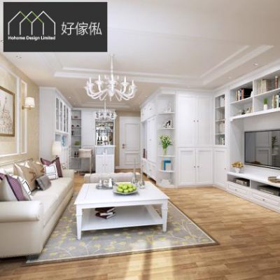 簡歐風客廳示意圖，左邊米白色梳化連紫白抱枕，中央白色雙層茶几擺青蘋果同擺設，牆身四周做滿純白色嵌入式組合櫃，右邊角位電視櫃連玻璃門書櫃，白色吊燈配淺色木地板同花紋地毯。