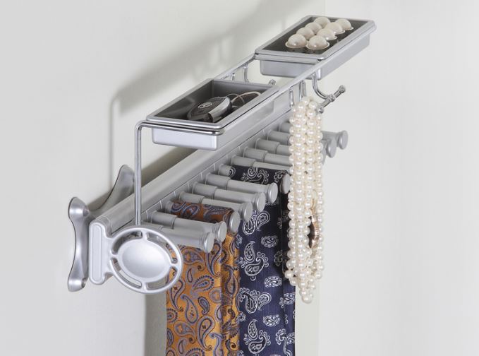 訂造衣櫃時可以選配的伸縮掛衣杆