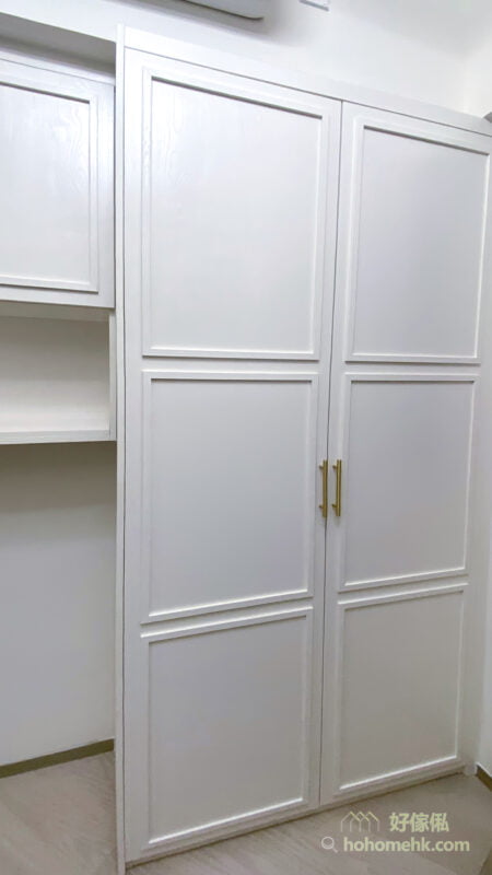掩門衣櫃的櫃門可以做到立體線條的設計，更容易打造空間的整體風格