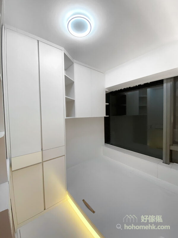 以大面積的白色令房間更光猛，營造寬敞的視覺空間