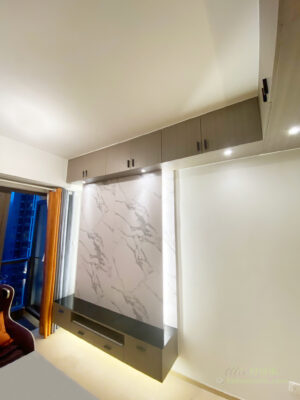 要打造輕奢風格的客廳、提升空間質感，可以幫電視櫃設計一幅雲石紋背景牆