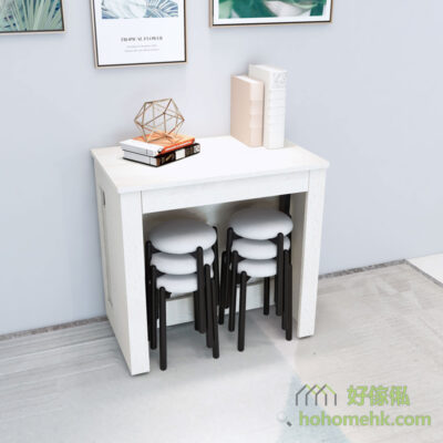 The stools can be perfectly stored under the extendable table. This is a space-saving design and helps you to keep your home tidy!