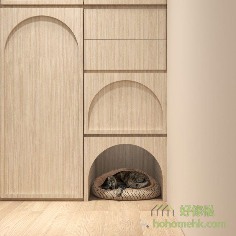 很多有養寵物的家庭都希望為牠們打造一個寵物友善的家，組合櫃除了是全家人的儲物櫃外，也可以預留一個空間成為寵物的小蝸