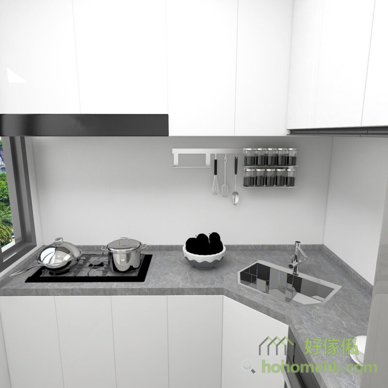 今次的廚櫃案例就採用了L形加小斜角設計，鋅盆可以安裝在轉角位置，非常慳位！