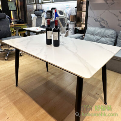 The sintered sintered stonedining table made with matte finish Snow Mountain sintered stone slate has arrived at the Shek Mun showroom.It offers a smooth and gentle surface that is suitable for writing, cooking, and dining without causing any scratches. The subtle sintered stonetexture adds a touch of understated luxury to your home.