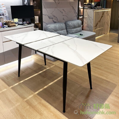 When the tabletop is fully extended, the extension leaf of the dining table will rise to the level of the tabletop. Then, gently push the tabletop back together and lock it with the safety latch underneath the table. You can then fully enjoy the feeling of a spacious 1600mm long dining table.