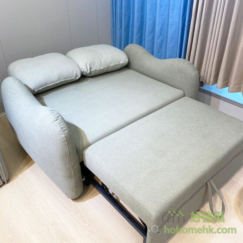 cushion直接當枕頭用，連收納枕頭的地方都可節省，梳化床做到一物二用，最適合小窩居使用！