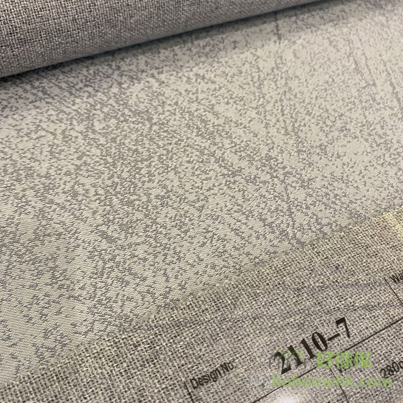 納米菱形格全遮光窗簾2110-7號色布料近距特寫，布面菱形格紋清晰可見，標籤顯示2110-7編號及布幅