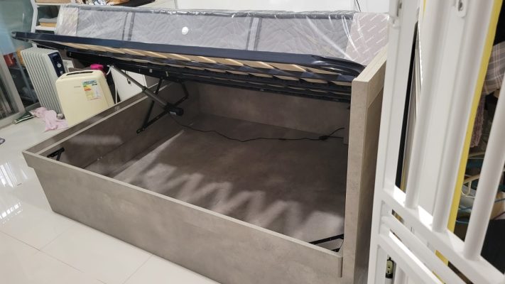 師傅安裝後的實拍圖: D8210布魯灰石，升級全開款電動油壓床，側揭款