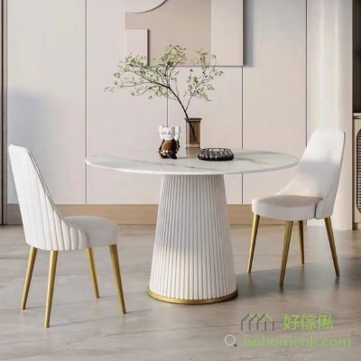 這款奶油風圓形餐桌，將為您的家居帶來時尚與實用的完美結合。經典圓形設計，時尚大氣：圓形餐桌設計，寓意著團圓和美滿。白色桌面和餐腳簡約大氣，能夠輕鬆融入各種家居風格，為您的用餐空間增添一份優雅與品味。 優質岩板材料，穩固耐用：餐桌經過精心加工，確保其穩固耐用。啞光白色的桌腳光滑細膩，經久耐用，讓您與家人安心享受每一次用餐時光。