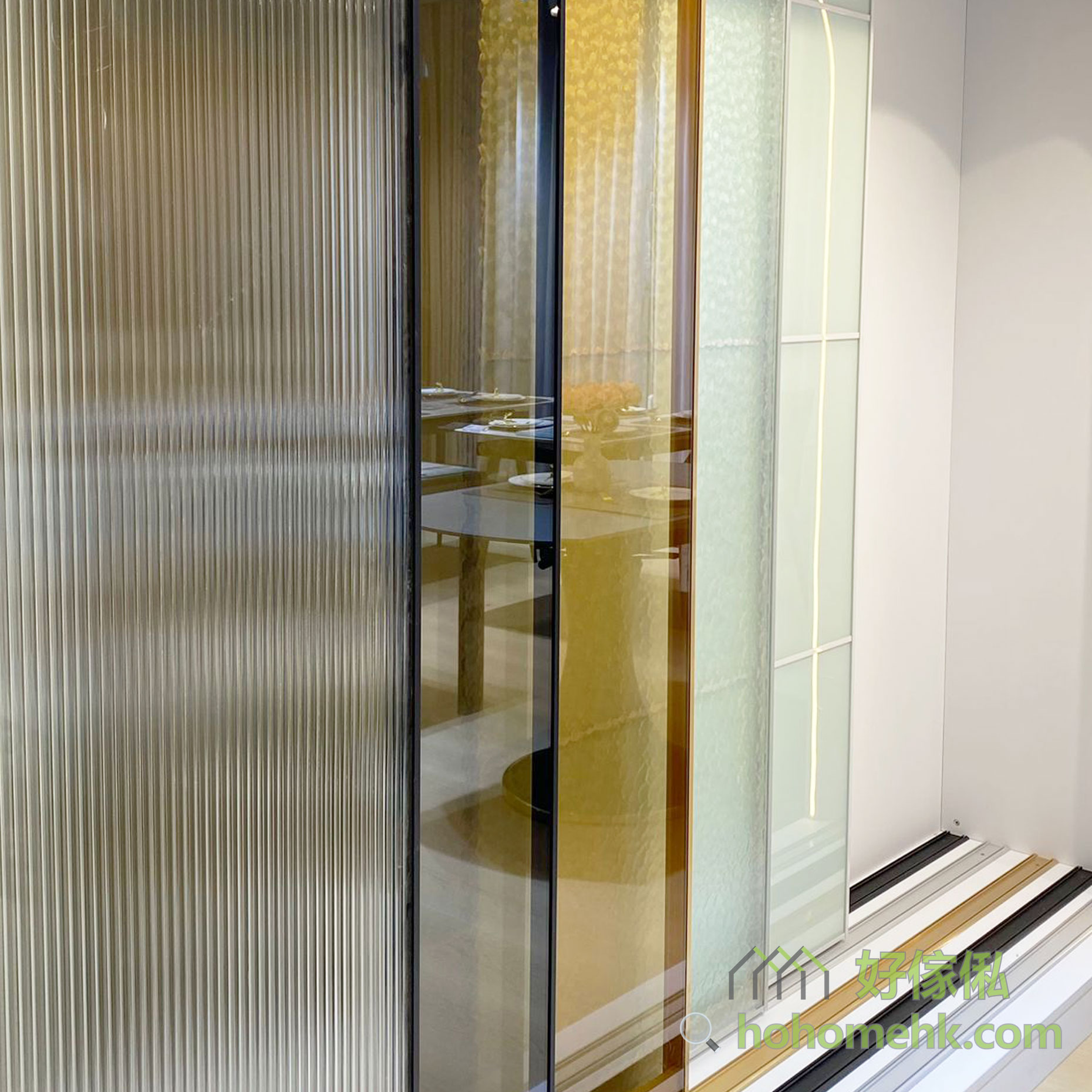 石門12N陳列室有多款玻璃趟門陳列，歡迎上來參觀及查詢有關訂造玻璃趟門或趟門間房的設計及報價。