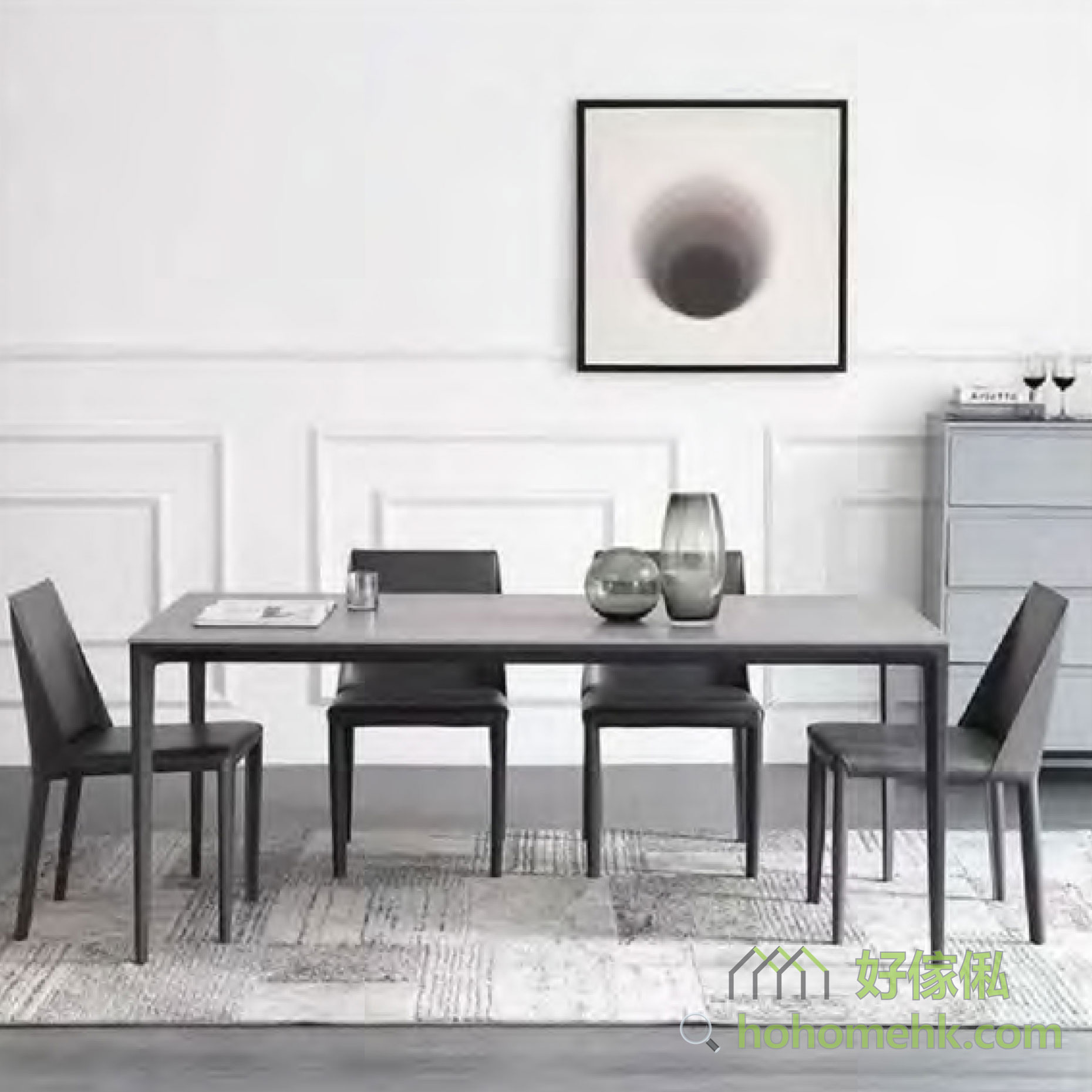 黑色長方形岩板餐桌，簡約而不失大氣：採用優質材料打造，堅固耐用。光滑的桌面簡約大氣，無論是在餐廳還是開放式廚房，都能成為焦點。
