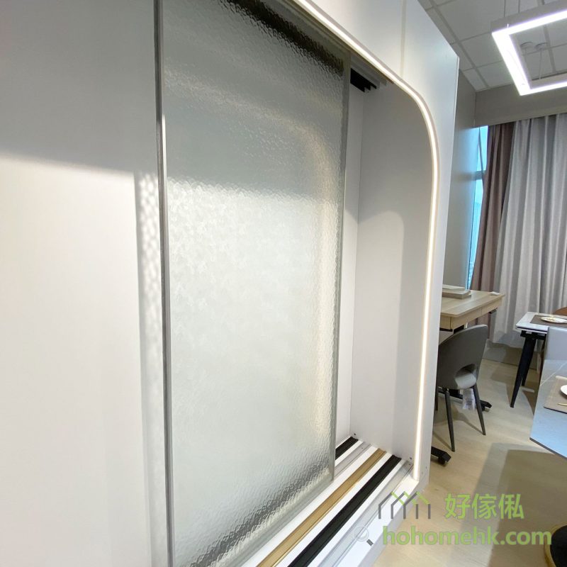 特別之選: 銀鋁框+水紋玻璃趟門