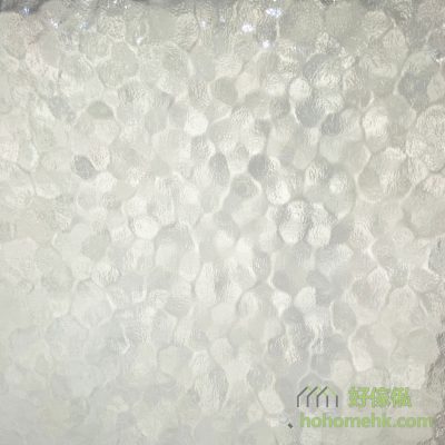 水紋玻璃獨特的波浪花紋，為家中添上一抹清爽舒適的格調。