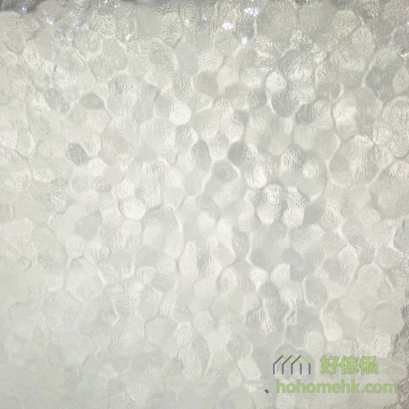 水紋玻璃獨特的波浪花紋，為家中添上一抹清爽舒適的格調。