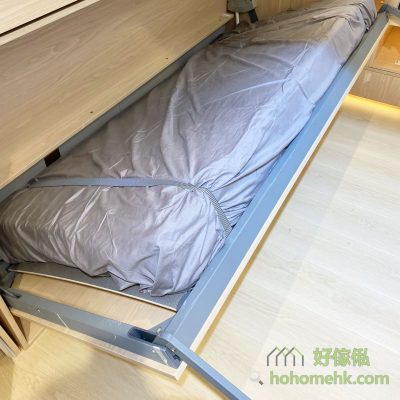 上下床都配備索帶，可以固定床褥，避免開合時床褥會移位。