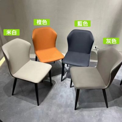 #602 (蝴蝶式) 餐椅有四色可選: 米白色、灰色、藍色和橙色，全部都是前後拼色設計 (椅背為深灰色)