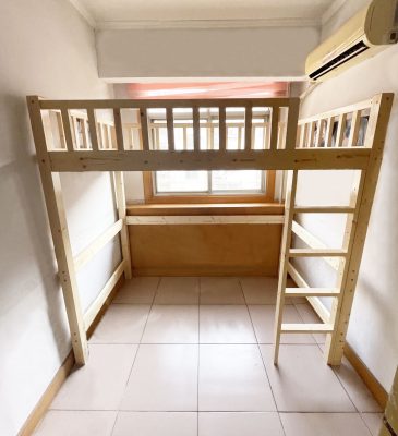 Physical photo: Original wood color (lacquer wood) Clean bed frame + straight ladder (ladder on the right)