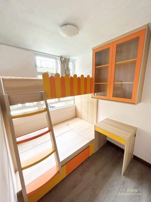 The combination of orange and yellow color effect is natural, not a large orange or a large yellow and too dazzling, but just can bring out the vitality of the space and the sense of jumping, coupled with the light wood color palette, so that the whole combination bed even a sense of bulky.