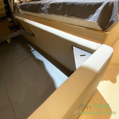 There is a metal support frame in the bed box, excellent supporting force, you can fall asleep!