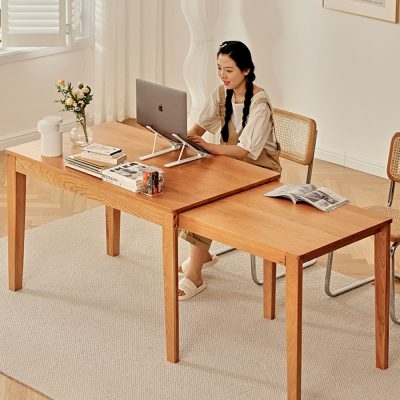 In a group dinner, sit at both ends after stretching on both sides, the space under the table is also spacious and comfortable, and the legs are free to stretch;