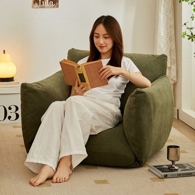 Sofa mode. A leisurely afternoon, suitable for drinking tea to sit, look at their favorite book for a long time.