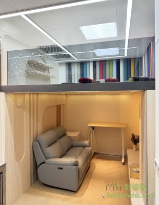 The attic of the showroom is completely based on the design of recent nano units, using the attic to divide the whole house in two, creating a duplex space.