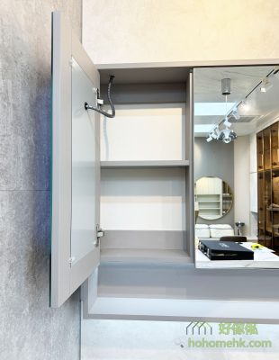 Each mirror cabinet can be opened to store, one family member, all things can be stored in an orderly manner.