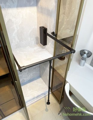 Pull-down clothes hanging rod, easily pull down to pick up clothes, do not need to lift the stool can get high clothes.