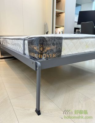 Turning bed foot height 37cm, including 15cm thick mattress, bed surface from the ground 52cm, the height is moderate.