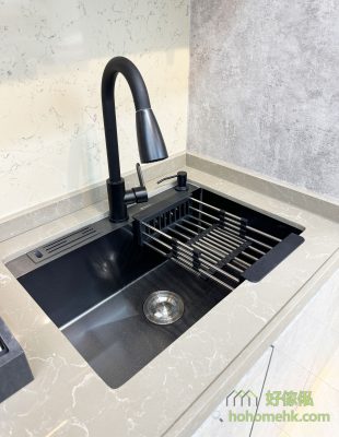 When ordering the kitchen cabinet, the designer will be equipped with zinc plates according to the size, style and customer needs, a single plate or margin can be (different styles, the price will be different), and the faucet needs to be purchased by customers.