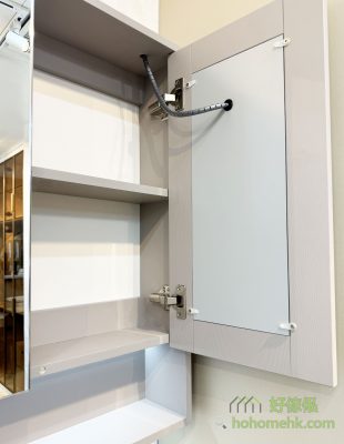 All the wires connected to the lamp belt of the mirror cabinet have a stable wire tube package, so that you can use more peace of mind and rest assured.