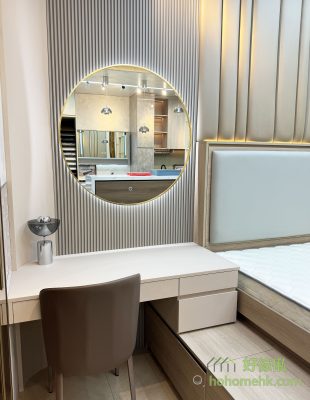 The infiltration effect of intelligent luminous vanity mirror is soft and not dazzling, more like a circle of gold frame, adding a sense of luxury to the bedroom.