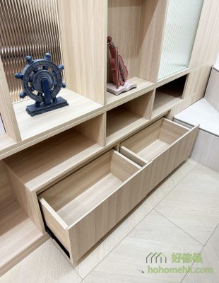 Room cabinets near the underground location, you can add several cabinets and buckets, mix and match different spacing design, more suitable for daily storage needs.