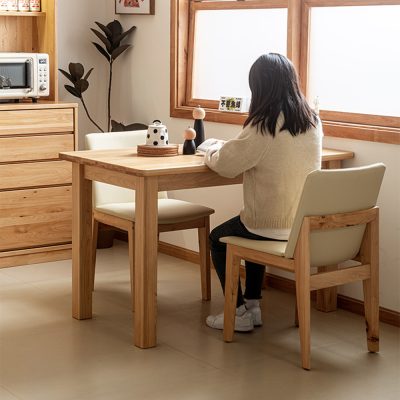 The bottom of the skirt is 65cm from the ground, which is ergonomic, and the space under the table is free and spacious, and you can stretch your long legs at will.