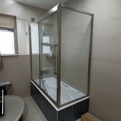 L-shaped bath screen (can be square or rectangular)