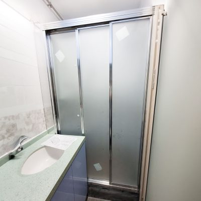 One-shape shower screen (for two or three trips)