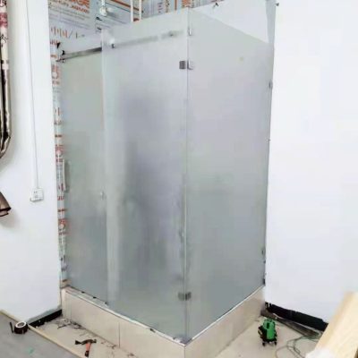 L-shaped bath screen (can be square or rectangular)