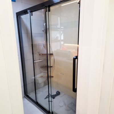 One-shape shower screen (for two or three trips)