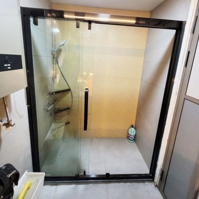 One-shape shower screen (for two or three trips)