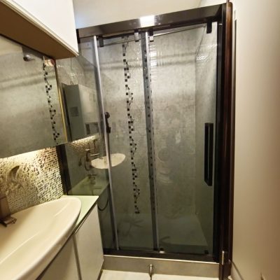 One-shape shower screen (for two or three trips)