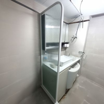 One-shape shower screen (for two or three trips)