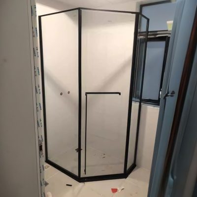 Diamond shaped shower screen