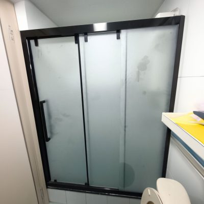 One-shape shower screen (for two or three trips)