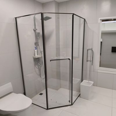 Diamond shaped shower screen