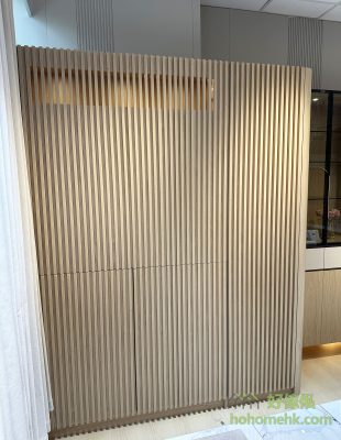 The whole face of the workers' room cabinet uses a striped grille, which is thought to be a characteristic wall. If you do not look carefully, you will not find that the workers' bed is hidden inside.