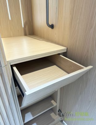 The cabinet bucket of the ladder cabinet has sufficient capacity, which is suitable for storing clothes and sundries.