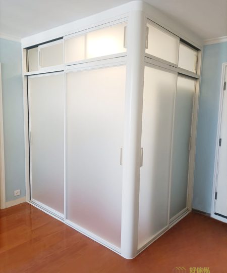 磨砂玻璃保護間房內的私隱度,同時達至透光的效果,房內房外都不會太壓迫。