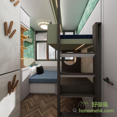 訂造兒童房全景，左邊白色衣櫃配木製恐龍腳印門柄，中間靠窗一段窗台軟墊座位連抽屜櫃，牆身係墨綠仿石紋配恐龍造型陳列櫃同窗口冷氣機，右邊深啡木紋組合床上層鋪深藍色床墊，下層做書枱層架同圓形望窗，連直身爬梯，天花有貝殼造型吊燈，地下鋪人字拼木地板。